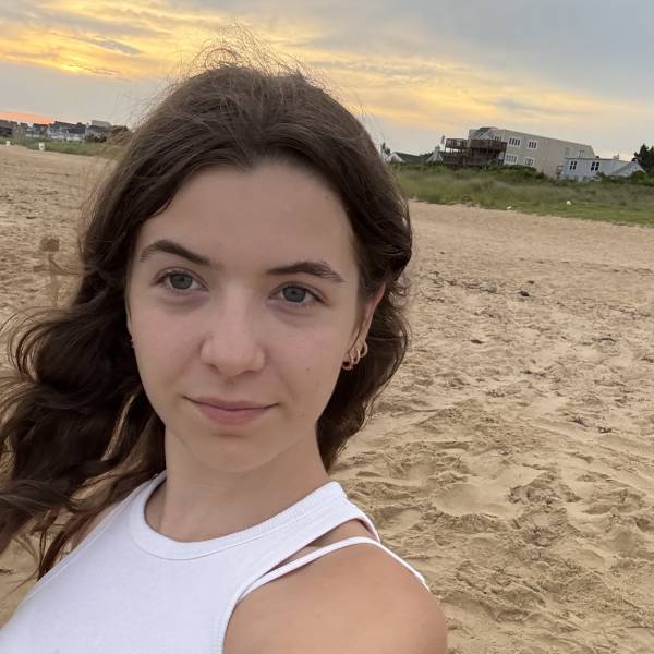 modelka s ID 0102ZQC8GE p021