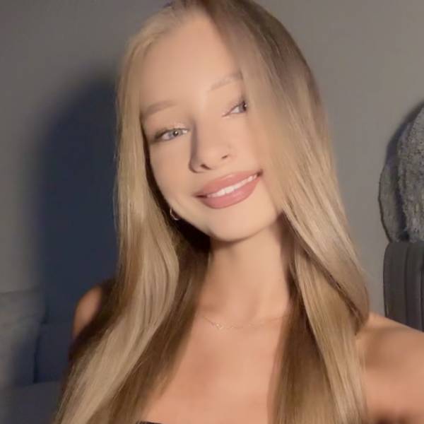 modelka s ID 0102ZSK9OF p021