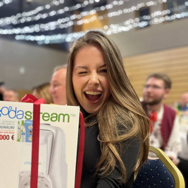 modelka s ID 0102ZUCL73 p021