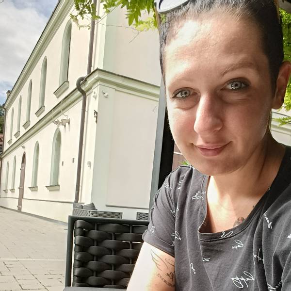 modelka s ID 0102ZVYD51 p021