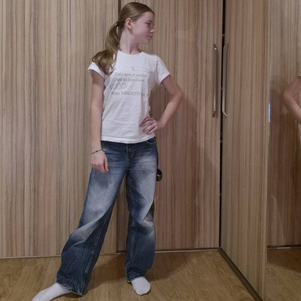 modelka s ID 010320FLHC p031