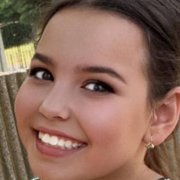 modelka s ID 01033OAW4V p021