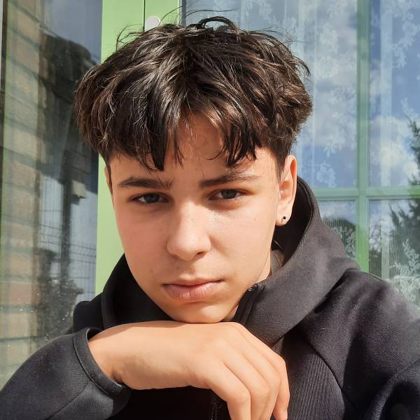 modelka s ID 04010B5C3Z p016