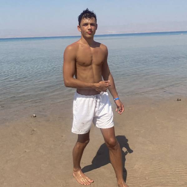 modelka s ID 04010ZO0OU p018