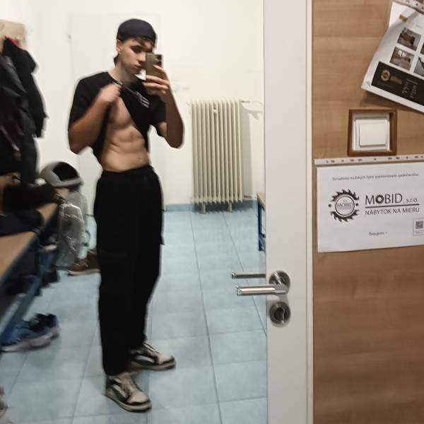 modelka s ID 04012T4OAM p018