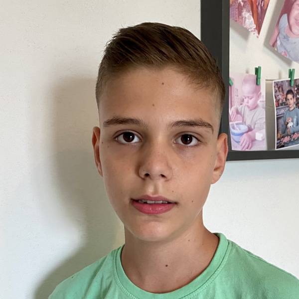 modelka s ID 04012ZV1YJ p016