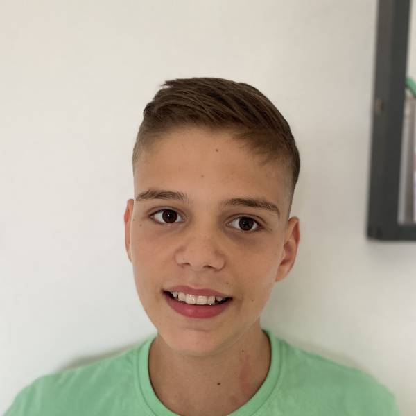 modelka s ID 04012ZV1YJ p017