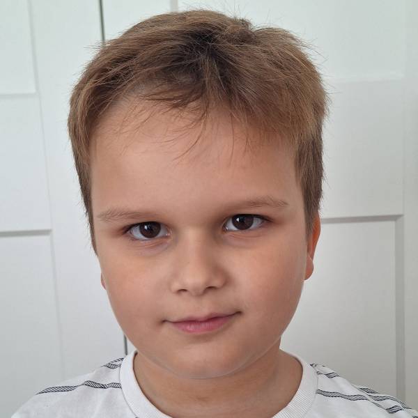 modelka s ID 0401337EA5 p016