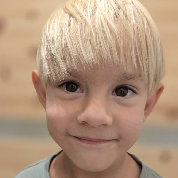 modelka s ID 040135ULHJ p016