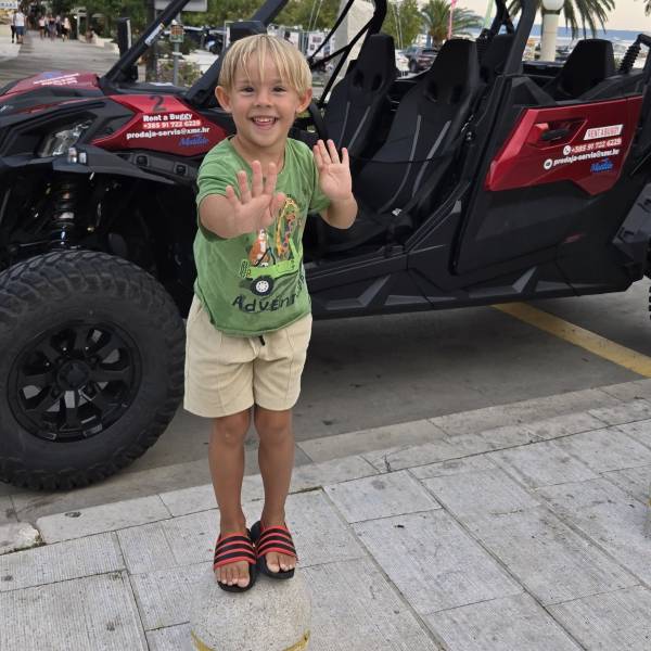 modelka s ID 040135ULHJ p018