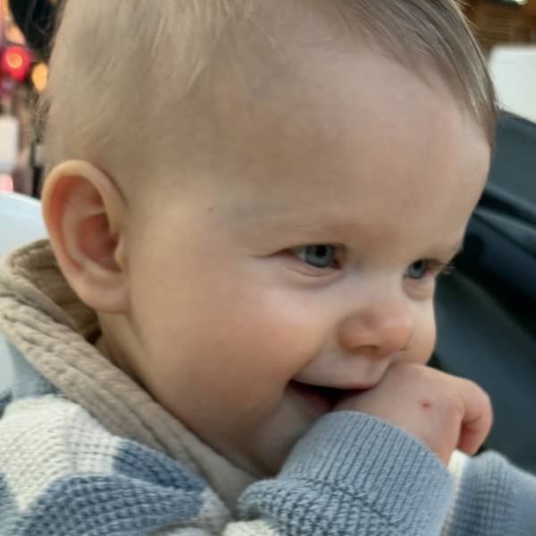 modelka s ID 040143M3J0 p017