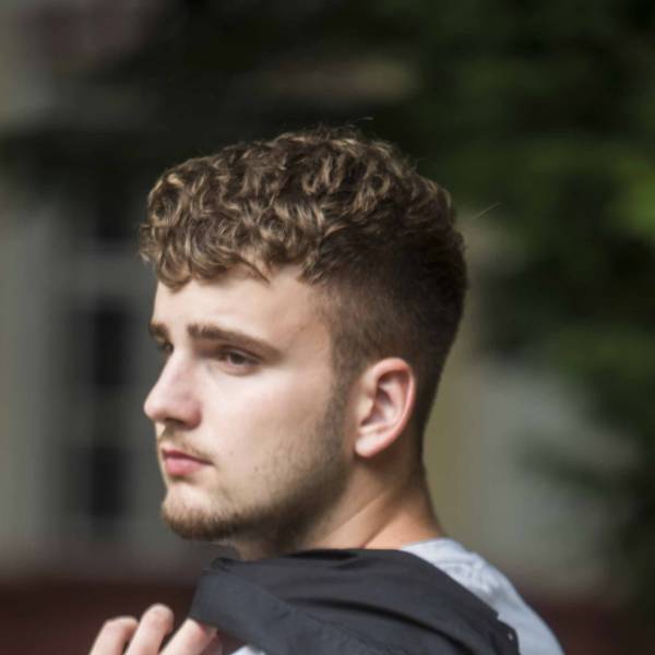 modelka s ID 04015UK6LB p019