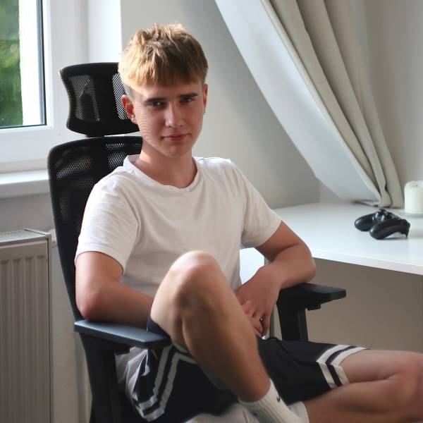 modelka s ID 04016K56WI p017