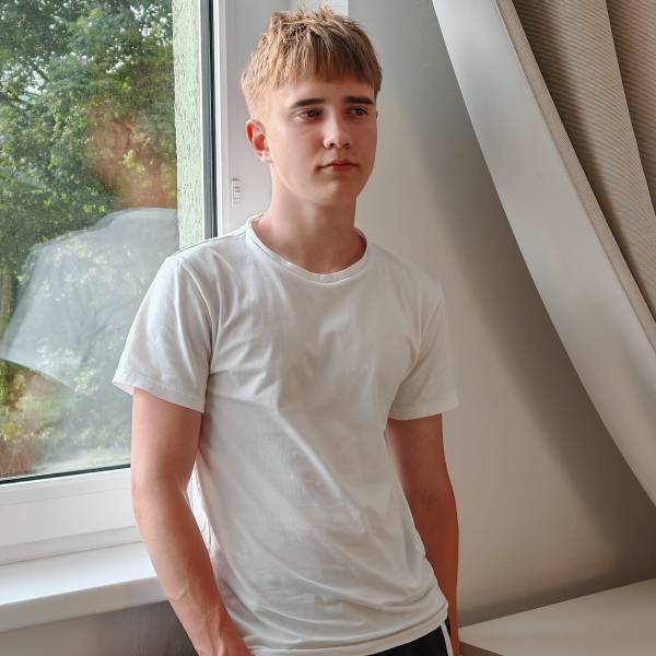 modelka s ID 04016K56WI p018