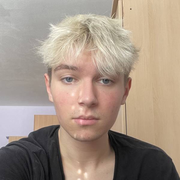 modelka s ID 04017IQ7JO p016