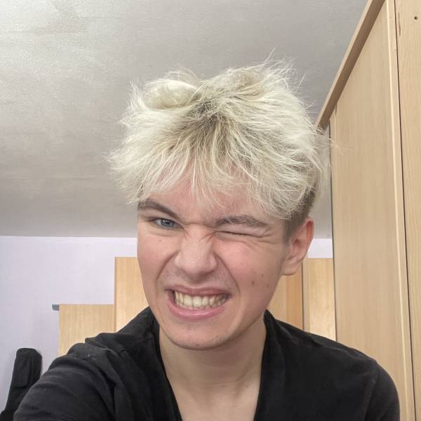 modelka s ID 04017IQ7JO p017