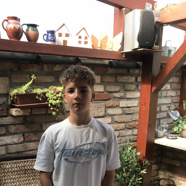 modelka s ID 04017UQGK6 p016