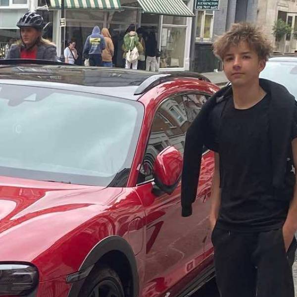 modelka s ID 04017UQGK6 p017