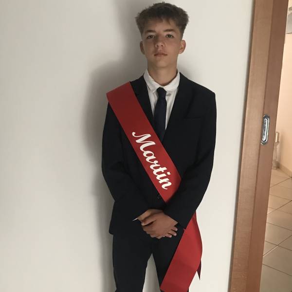 modelka s ID 04017UQGK6 p018