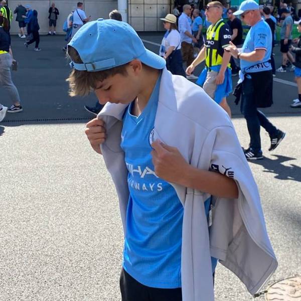 modelka s ID 04017UQGK6 p019