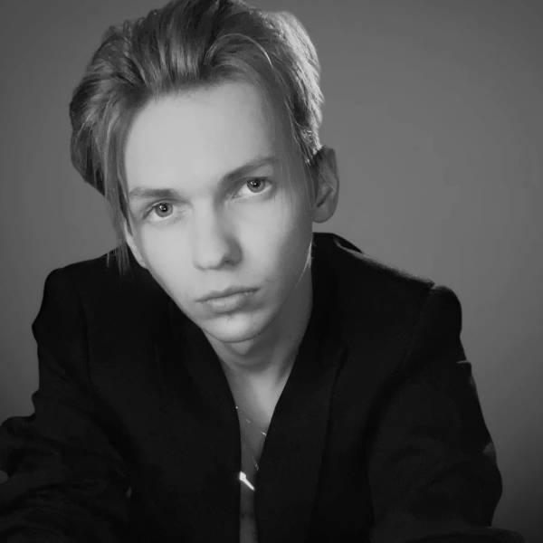 modelka s ID 04018WYYN4 p016