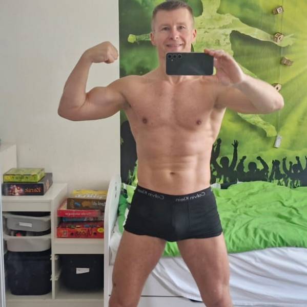 modelka s ID 04019Z2UGU p018