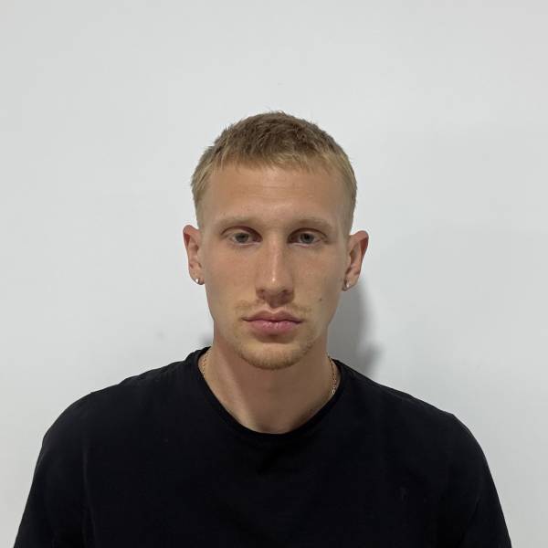 modelka s ID 0401AV9HR3 p016