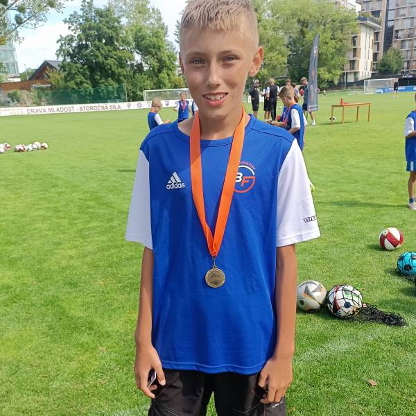 modelka s ID 0401B3RW52 p018