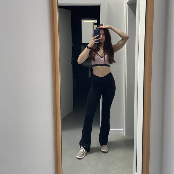 modelka s ID 0401FC2VAY p018
