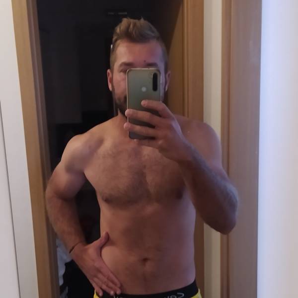 modelka s ID 0401GCY5KD p018