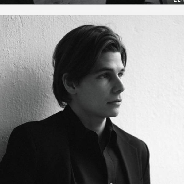 modelka s ID 0401I0JDR0 p019