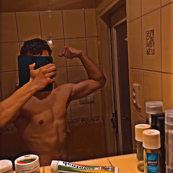 modelka s ID 0401IHMQRG p018