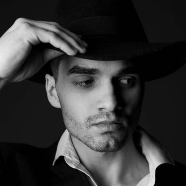 modelka s ID 0401IJC7DQ p018