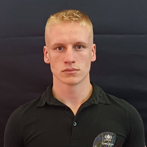 modelka s ID 0401JG9O7Q p017