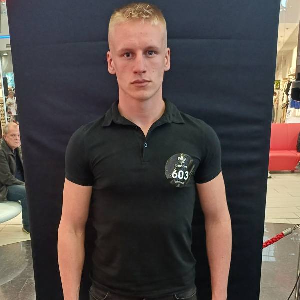 modelka s ID 0401JG9O7Q p018