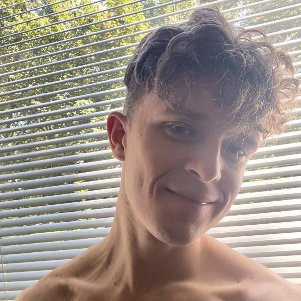 modelka s ID 0401JKY8IZ p017