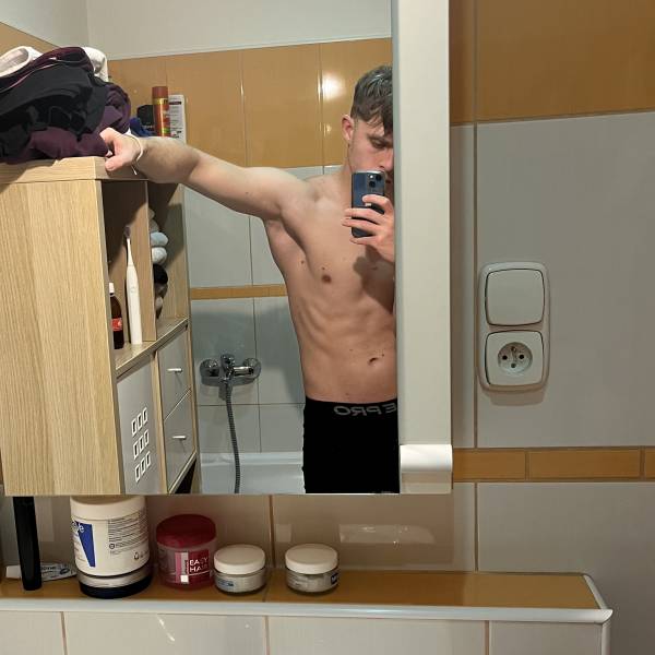 modelka s ID 0401JKY8IZ p019