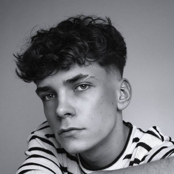 modelka s ID 0401JTKQJD p016