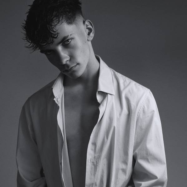 modelka s ID 0401JTKQJD p018