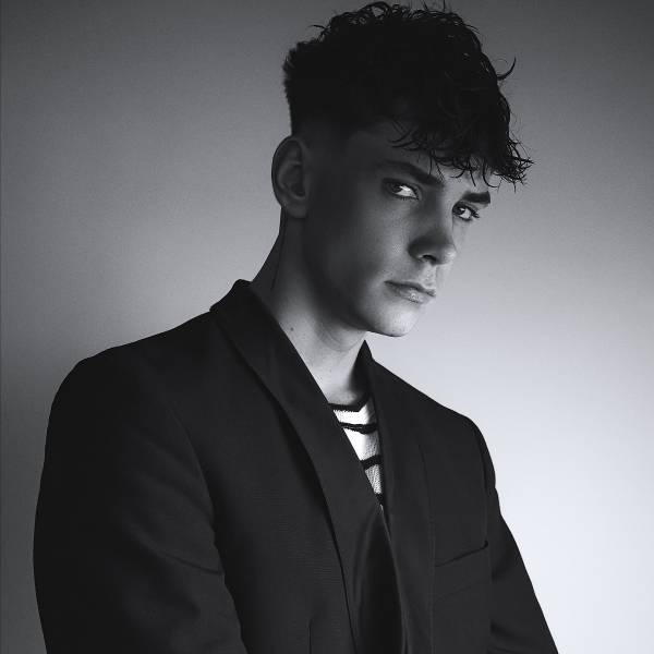 modelka s ID 0401JTKQJD p019