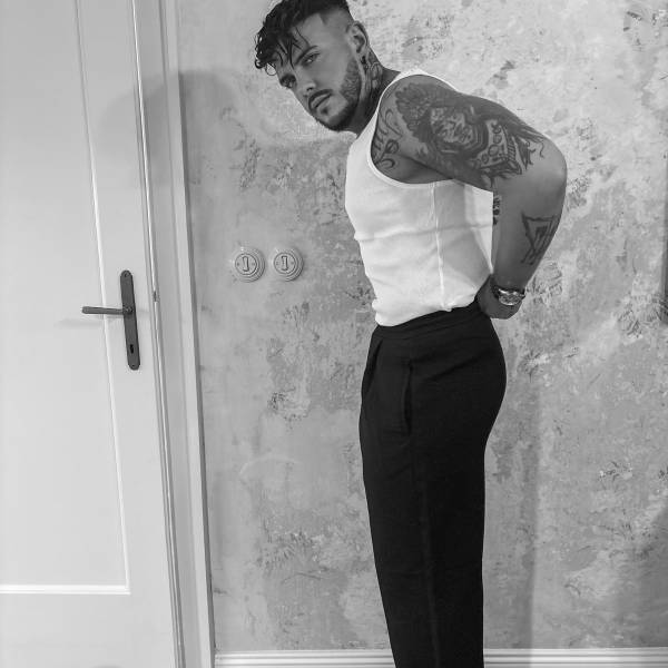 modelka s ID 0401NGQZSN p019