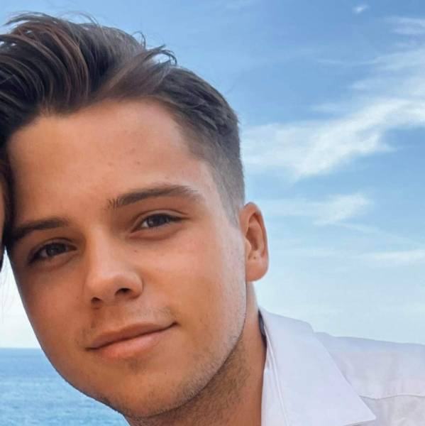 modelka s ID 0401PTRDRT p016