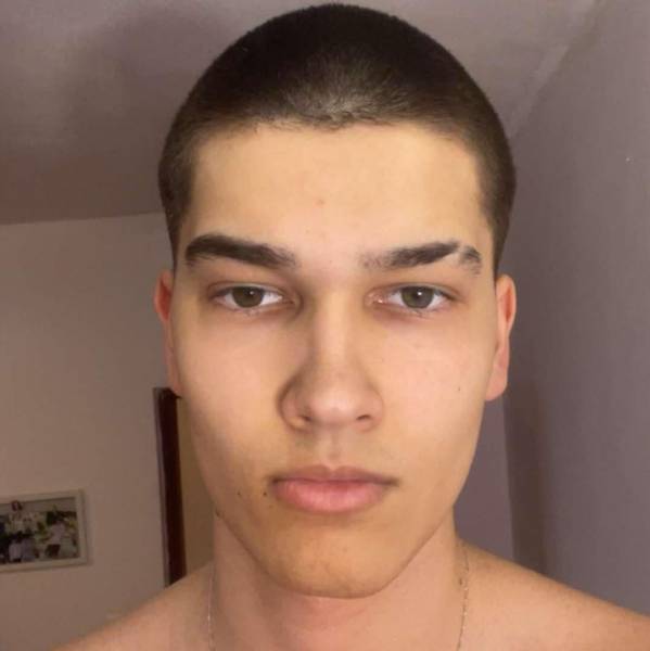 modelka s ID 0401Q59GZM p016