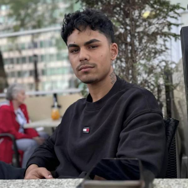 modelka s ID 0401R6CMHJ p016