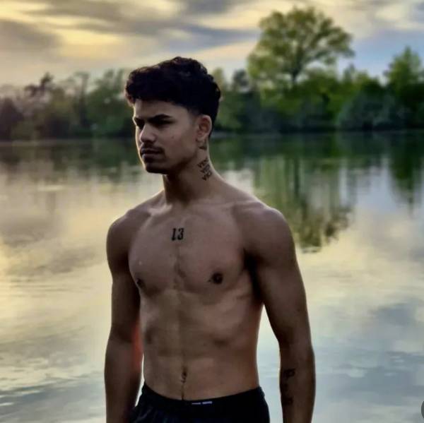 modelka s ID 0401R6CMHJ p018