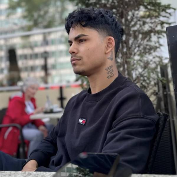 modelka s ID 0401R6CMHJ p019