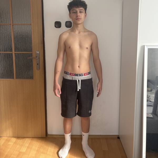 modelka s ID 0401X8D3W9 p018