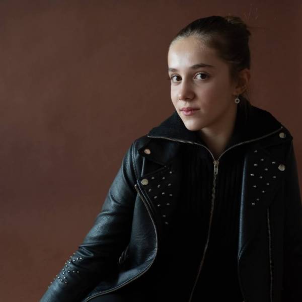 modelka s ID 040205LVH8 p019