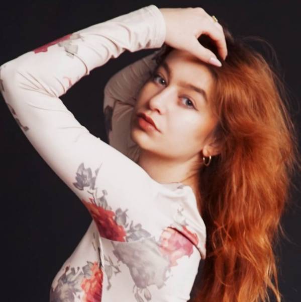 modelka s ID 04020DRZBZ p019