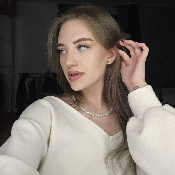 modelka s ID 04020KVD0W p019